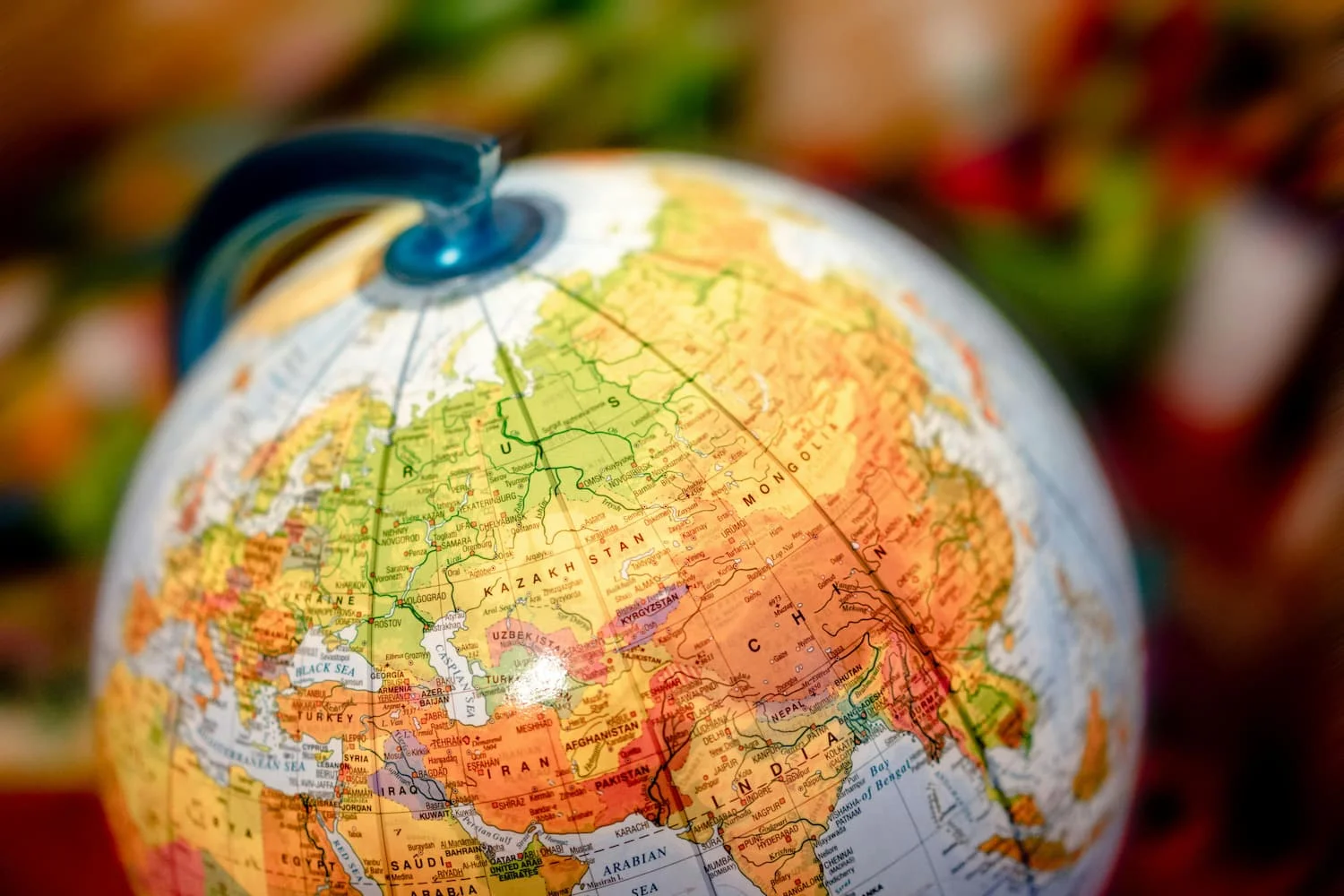 Cuatro tendencias globales en las organizaciones que moldearán la experiencia de los colaboradores en 2025