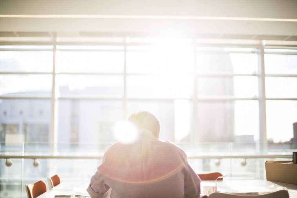  Cómo crear un lugar de trabajo emocional y físicamente seguro durante una crisis